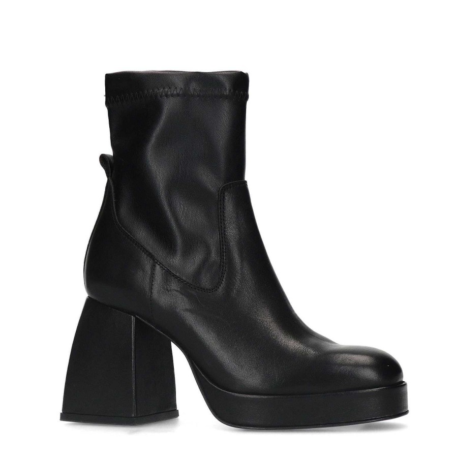 Sacha Heeled Leather Ankle Boots - Black